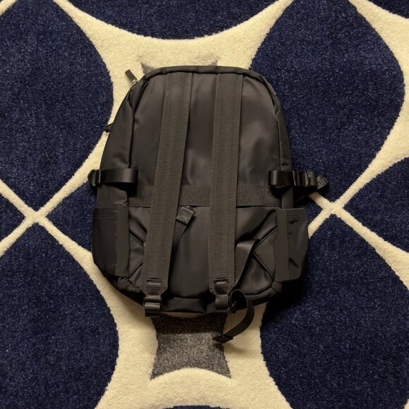 Lululemon New Crew Backpack 22L Black - Picture 2 of 3